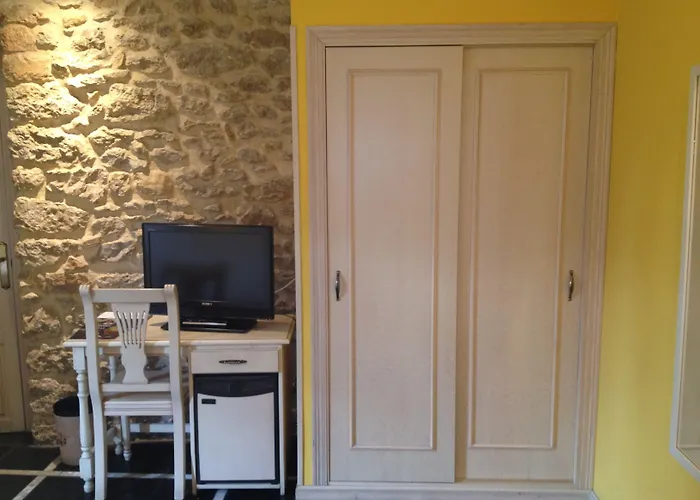 Palacio De La Viñona Hotel